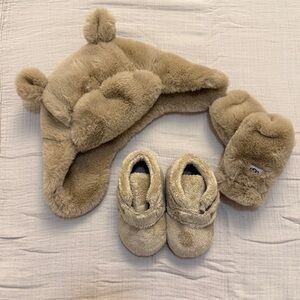 UGG Baby Bixbee and Hat and Mitten Set 12-18m NWOT